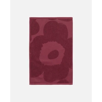 Afbeelding van Marimekko Unikko solid gastenhanddoek 32x50 cm. Donkerrood