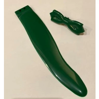Afbeelding van groene staart en vlinderdas set voor grotere kit kat klok