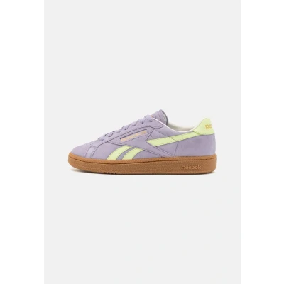 Afbeelding van Reebok Classic CLUB C Grounds UK Sneakers laag, Maat: 38, Dusk purple/astro lime Veloursleer