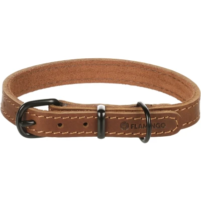 Afbeelding van Flamingo Montana Cognac lederen halsband S 29,5 35,5 cm x 15 mm met klinknagels en gesp heeft een zwarte glanzende afwerking