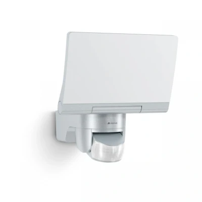 Afbeelding van Steinel xled home 2 buitenspot 14 8w 1184lm 3000k 140graden registratiehoek meter led bewegingssensor zilver ip44 50 000uur 033057