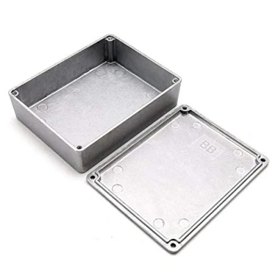 Afbeelding van Be Tool Projectbox, waterdichte elektrische behuizing van gegoten aluminium, ideaal voor buitengebruik, complete aansluitdoos met stekker (1 stuk), zilver