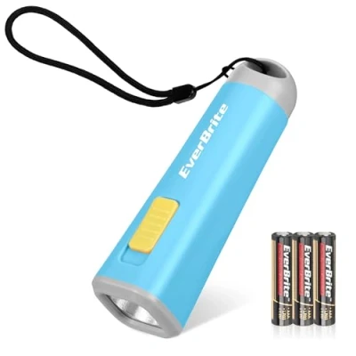 Afbeelding van EverBrite Mini LED Kids Zaklamp Lichtgewicht (46g) met Zacht Geel Licht voor Lezen, Kamperen en Noodgevallen Cadeau Kinderen, Blauw