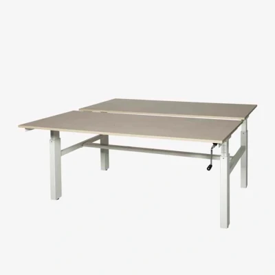Afbeelding van Romeo Duo werkplek, zit/zit hoogte verstelbaar dmv slinger (62 85cm) voorzien van 160x80/80cm robson eiken 25mm melamine bladen en wit H poot frame