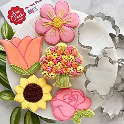 Afbeelding van Ann Clark Cookie Cutters 5 delige Bloemenboeket Koekjesvormset met Receptenboek, LilaLoa&#039;s Rose, Zonnebloem, Tulp, Bloem en Boom/Boeket