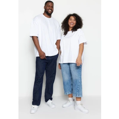 Afbeelding van Trendyol Plus Size Zwart Oversized/Wide Cut Basic T Shirt Van 100% Katoen Tmnss23Ts00139