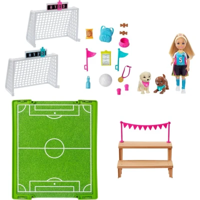 Afbeelding van Barbie Dreamhouse Adventures Chelsea Pop (15 cm), blondine in voetbaloutfit met voetbalspeelset en accessoires, cadeau voor kinderen van 3 tot 7 jaar, GHK37