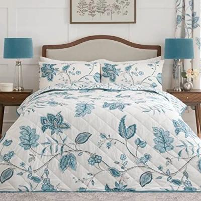 Afbeelding van Dreams &amp; Drapes Teal Blue sprei (200 x 230cm) Turquoise damast dekbedovertrek wit en groenblauw dekbed bloemen gewatteerde deken in traditioneel/vintage