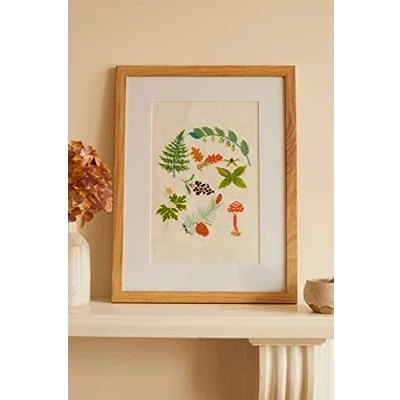 Afbeelding van DMC Woodland Glade Cross Stitch Kit, inclusief 13 strengen gestrande katoen, 14 karaat Aida stof (100% katoen), borduurnaald en handleiding
