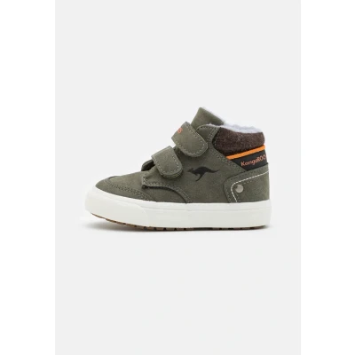 Afbeelding van KangaROOS Uniseks K hoed pantoffels voor kinderen, Olive Flame, 26 EU