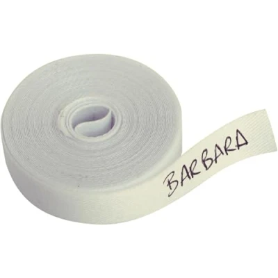 Afbeelding van 1 rol stoftape 3 meter x cm wit opstrijkbaar etiket om op te schrijven met pen. Pen niet inbegrepen.
