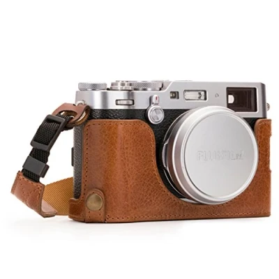 Afbeelding van MegaGear Ever Ready Echt Leren Camera Halve Tas met Draagriem en Batterijtoegang voor Fujifilm X100F Bruin