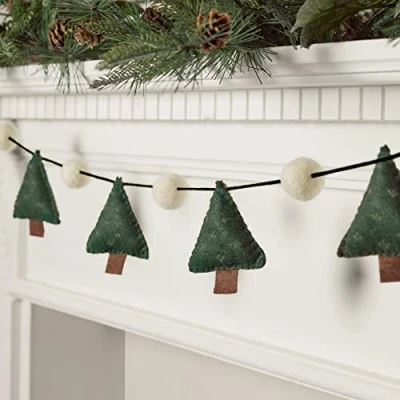 Afbeelding van Lights4fun Vilten kerstslinger dennenbomen 1,3 m