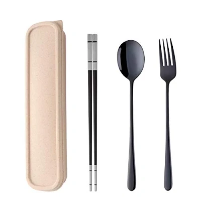 Afbeelding van SBOMHS Draagbaar outdoor reisbestek set zwart camping bestek to go picknick school kantoor lunch servies voor 1 persoon roestvrijstalen eetstokjes lange tafelvorken soeplepels tarwestro geschenkdoos