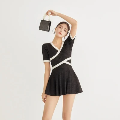 Afbeelding van Dames Badpak uit Eén Stuk Maat M Afslankend Zwempak met Buikbedekking Sportieve Zwemkleding, Shapewear Badmode &amp; Comfortabel Zwemkostuum