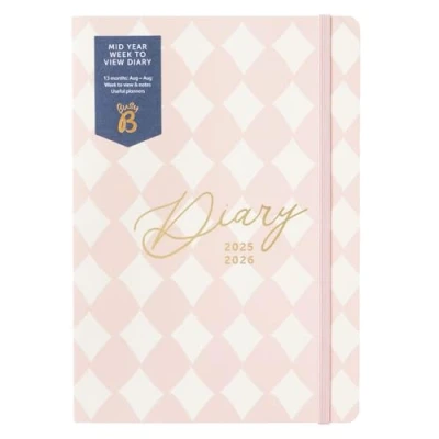 Afbeelding van Busy B A5 Week to View Dagboek Mid Year Academic Planner Aug &#039;25 &#039;26 Roze Harlekijn Print Journal Wekelijkse lay out tegenover een notitiepagina, doelen, uitgaven, penlus en elastische