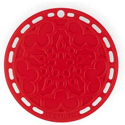 Afbeelding van Le Creuset Frans onderzettertje, silicone, hittebestendig tot 250C, Ø 20 cm, kersenrood
