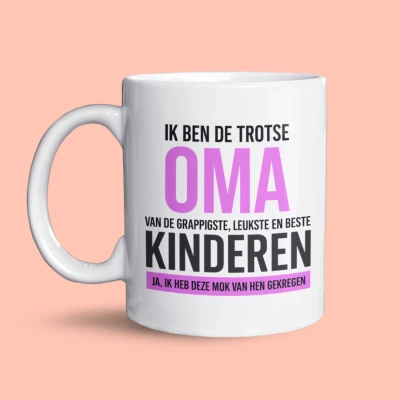 Afbeelding van NietMokken.nl Grappige Beker Ik ben de trotse oma mok voor Leuk cadeau of grootmoeder 325 ml keramiek Aan beide zijden bedrukt Vaatwasser en magnetronbestendig