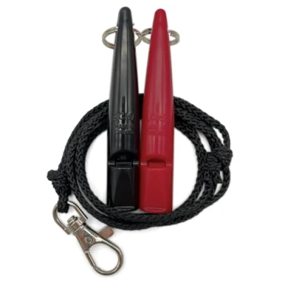 Afbeelding van ACME Hondenfluitje nr. 211,5 met fluitband, in dubbelpak, 2 fluitjes inclusief banden, ideaal voor het terugroepen, luid en breed (Black + Carmin Red)