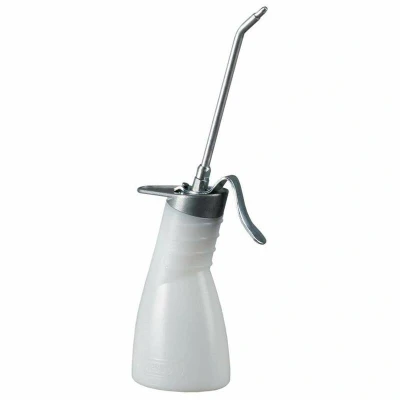 Afbeelding van Witte spuit voor werkplaats met een stevig mondstuk PE 200 ml Pressol