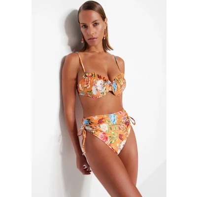 Afbeelding van Trendyol Balconette Bikiniset Met Hoge Taille En Pijpen Bloemmotief Tbess23Bt00019