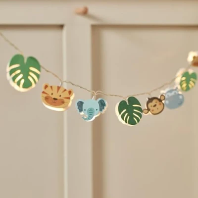 Afbeelding van Lights4fun 12 delige LED Safari lichtketting warm wit van hout kinderkamer met timer