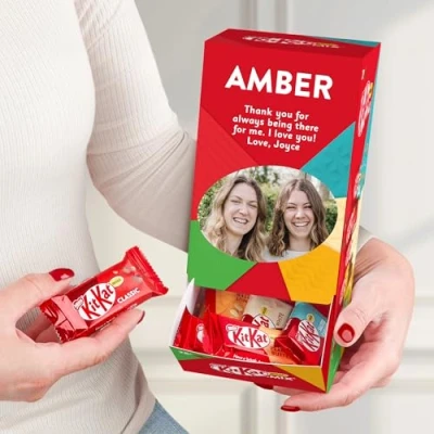 Afbeelding van Kitkat MIx box met naam of boodschap Gepersonaliseerde giftbox voor de chocolade liefhebber die geen genoeg kan krijgen van chocola