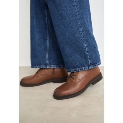 Afbeelding van Tommy Hilfiger Heren Flex Warm Check LTH Z B (FM0FM05101) lage laarzen, bruin (Winter Cognac), 10 UK, Bruine Winter Cognac, 44 EU