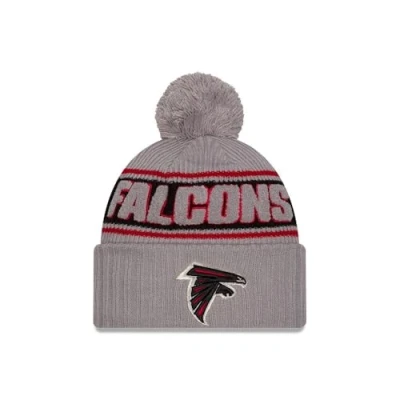 Afbeelding van New Era Atlanta Falcons NFL 2024 Sideline Sport Knit Grijs Bobbel Muts