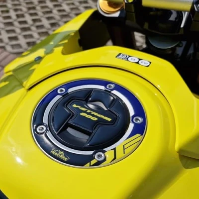 Afbeelding van Resin Bike Motorsticker Compatibel met Suzuki V Strom 800 de 2023. Bescherming van Tankdop Tegen Stoten en Krassen. 3D Hars Sticker Motor Gadgets Made in Italy