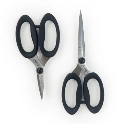 Afbeelding van Tonic Studios Tim Holtz fournituren knipbundel Inclusief 5&quot; en 6&quot; titanium gecoate schaar met patroon opbergblikken