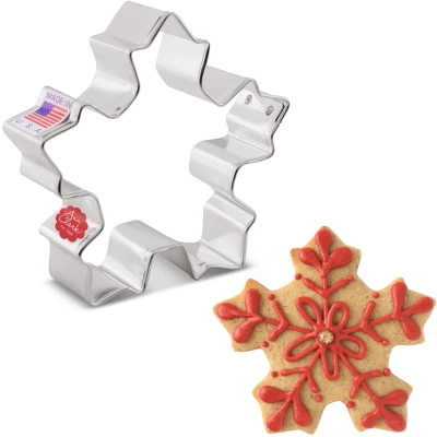 Afbeelding van Feestelijke sneeuwvlok koekjessnijder, 8,3 cm Made in USA door Ann Clark