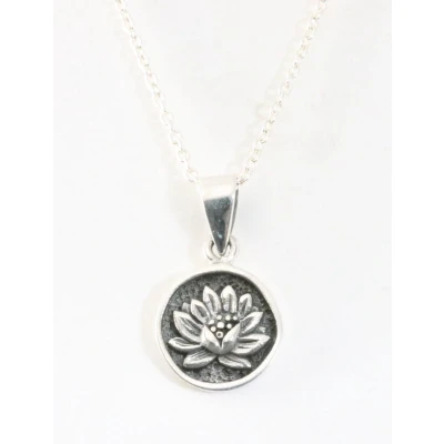 Afbeelding van Fijne ronde zilveren hanger met lotus bloem aan ketting