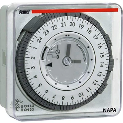 Afbeelding van VEMER VP886600 NAPA RD Elektromechanische timer met stekkerdozen dagprogrammering, installatie gebeurt op schakelpaneel (achterwand), lichtgrijs