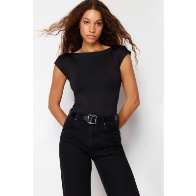 Afbeelding van Trendyol Bruine Aansluitende Gebreide Bodysuit Met Bateau Hals En Drukknoopsluiting Twoss24Bd00029