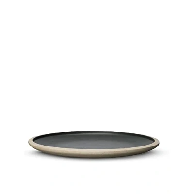 Afbeelding van ByOn Fumiko bord in de kleur: zwart, gemaakt van porselein, afmetingen: ø26x2cm, 5288200203