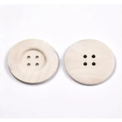 Afbeelding van 12 grote houten knopen 50 mm 4 gaats mantelknopen knutselknopen lichtbruin