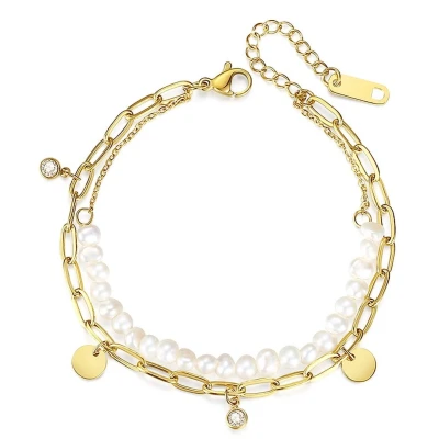 Afbeelding van Armband dubbel met bedels en parels combinatie Zazi Pearls goud verguld Goudkleurige Armbanden Sophie Siero in geschenkverpakking