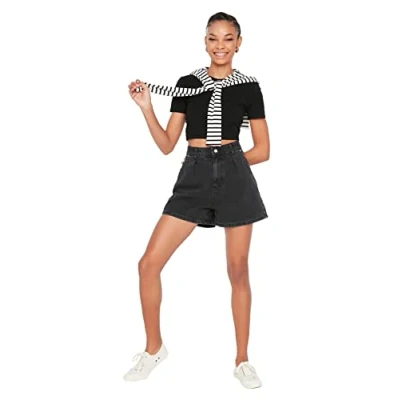 Afbeelding van Trendyol Witte, Duurzamere, Geplooide Denim Shorts Met Hoge Taille Twoss20Sr0129