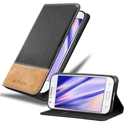Afbeelding van Cadorabo Hoesje geschikt voor Samsung Galaxy J1 2015 in ZWART BRUIN Beschermhoes met magnetische sluiting, standfunctie en kaartvakje Book Case Cover Etui