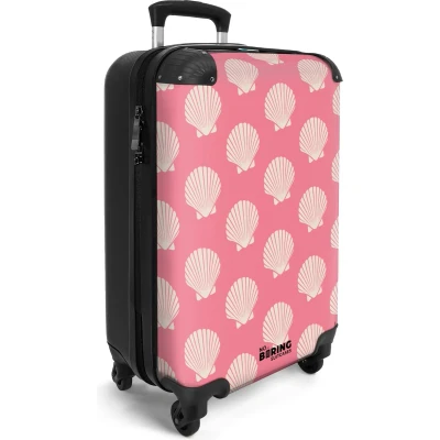 Afbeelding van NoBoringSuitcases.com® Handbagage koffer lichtgewicht Reiskoffer trolley Roze met beige schelpen Rolkoffer wieltjes Past binnen 55x40x20 en 55x35x25