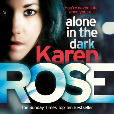 Afbeelding van Alone in the Dark (The Cincinnati Series Book 2)