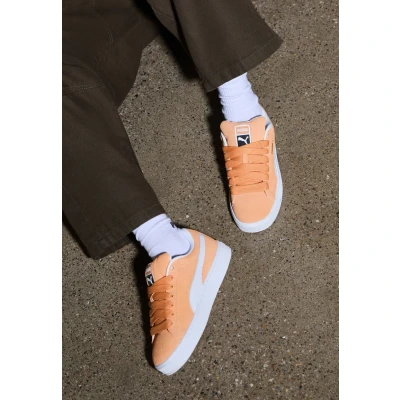 Afbeelding van Puma Suede XL Unisex Skateschoenen, Maat: 46, Bright melon/white Veloursleer