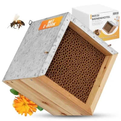 Afbeelding van BEESI Bijenhotel met metalen dak, 600 nesthulzen van karton, diameter 6 en 8 mm, insectenhotel om op te hangen, stabiele ophanging, inclusief e book (mogelijk niet beschikbaar in het Nederlands)