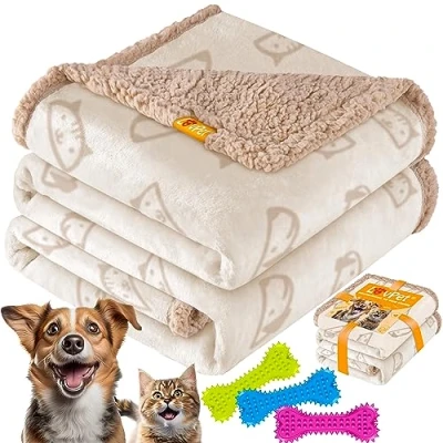 Afbeelding van LOVPET® Hondendeken Bank inclusief 3x Toy Bones Waterdichte Huisdierdeken Sherpa Fleece Deken voor Hond Kat Huisdier Kattendeken Bankbeschermer Wasbaar Hondenmand Bankhoes Beige / M 73cm 101cm