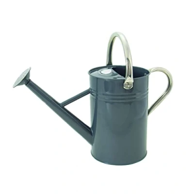 Afbeelding van Kent &amp; Stowe 4,5 liter vintage gieter in steengrijs verzinkte stalen kan voor dagelijks gieten klassieke Engelse stijl met 2 handgrepen