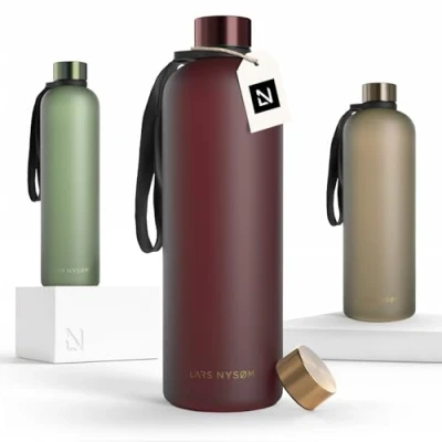 Afbeelding van LARS NYSØM Drinkfles &#039;Blæst&#039; Ultralichte tritan waterfles 1500ml BPA vrij, lekvrij Inclusief 2 deksels Berry Gold
