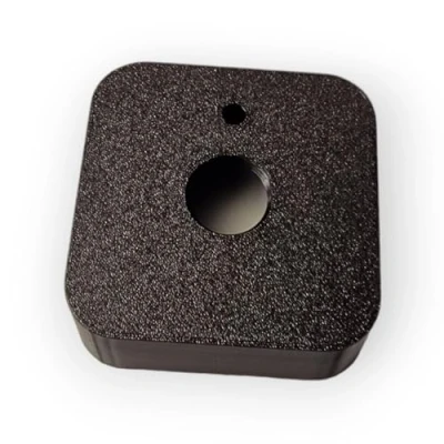 Afbeelding van Zwarte hoes compatibel met Hue bewegingssensor, elegante upgrade voor je Smart Home, modern design, eenvoudige installatie, volledige compatibiliteit, duurzaamheid en stijlvolle look