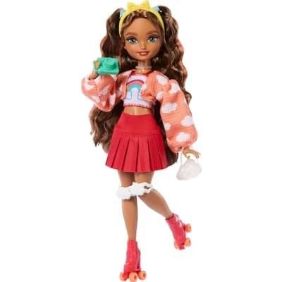 Afbeelding van Barbie Dream Besties Pop en accessoires, beweegbare Teresa JFX98 Rolschaatsmodepop met blond haar, 9 accessoires voor het thema videospel