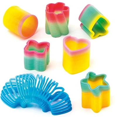 Afbeelding van Baker Ross mini springveren in regenboogkleuren als feestverrassing voor kinderfeestjes (6 stuks)